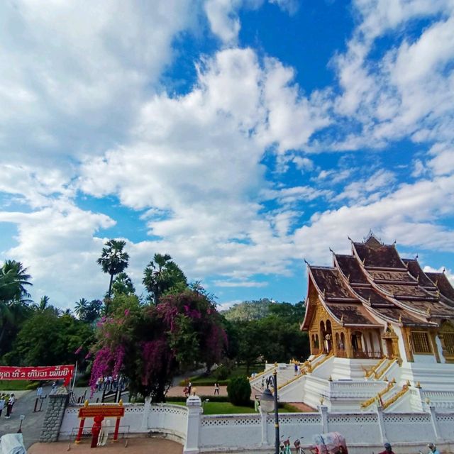เที่ยวชมพระราชวังหลวงพระบาง