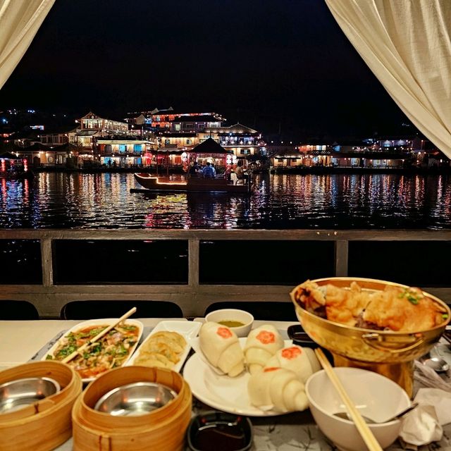 ล่องเรือ ชมแสงไฟบ้านรักไทย แม่ฮ่องสอน