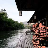 นอนชิลริมน้ำแควที่ไทรโยควิว รีสอร์ท