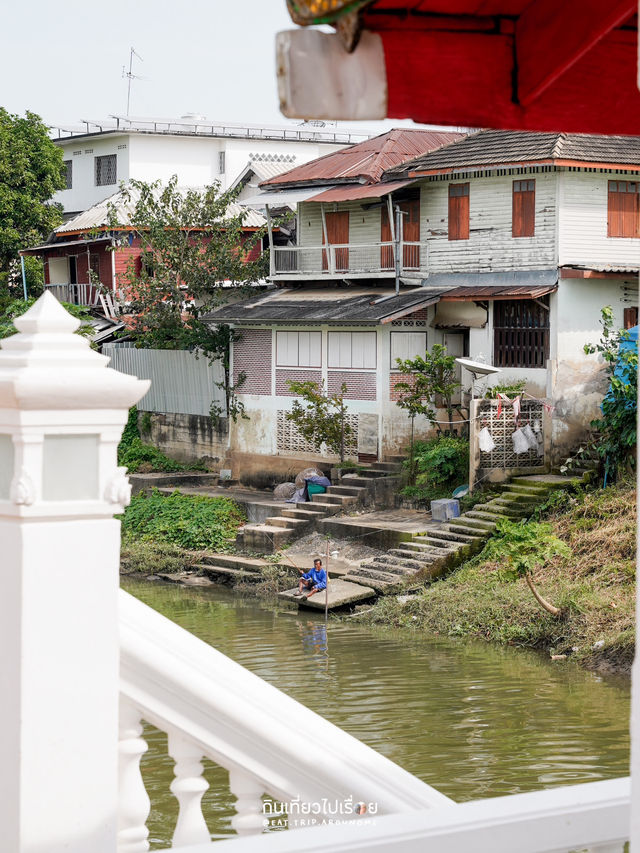 วิถีชีวิตริมน้ำที่ย่านวัดพลับพลาชัย เมืองเพชรบุรี
