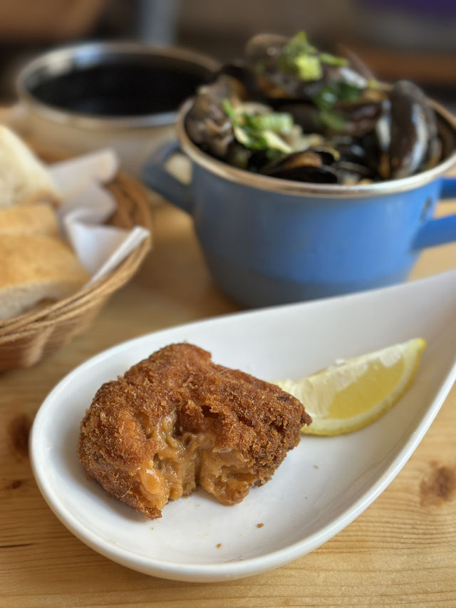 The tastiest prawn croquettes and mussels in Belgium, at just €21!