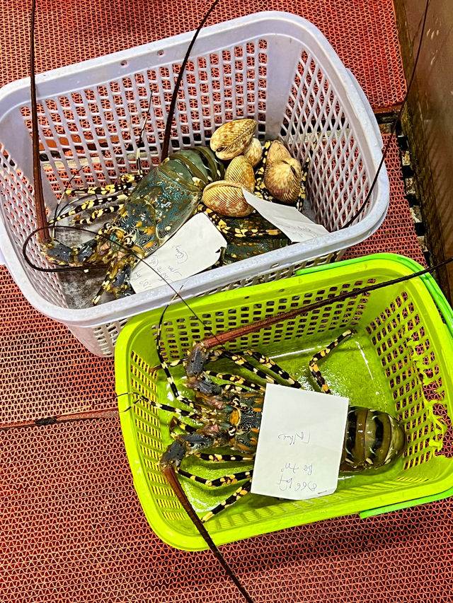 【ベトナム／ダナン】大人気！予約必須の新鮮海鮮料理