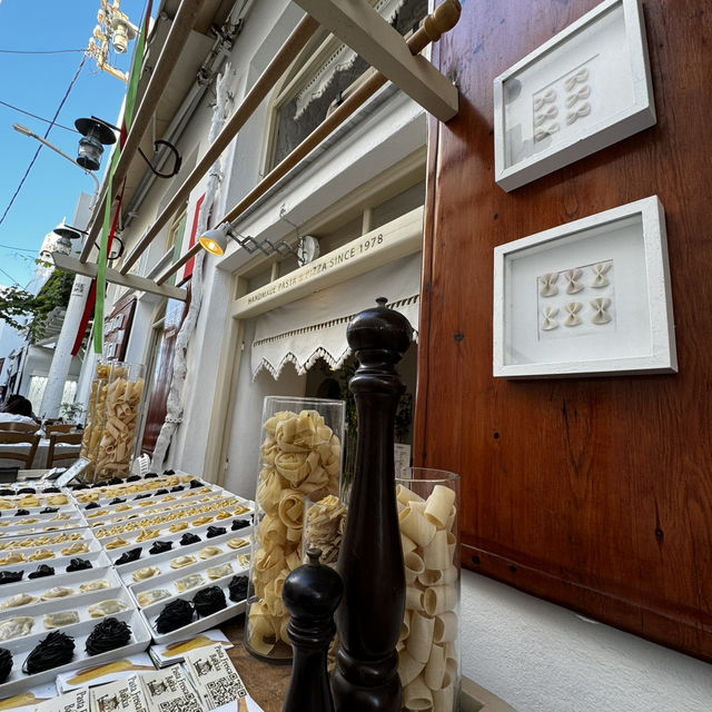 みんなが立ち止まる👀雰囲気抜群のテラス🪑🤍💙