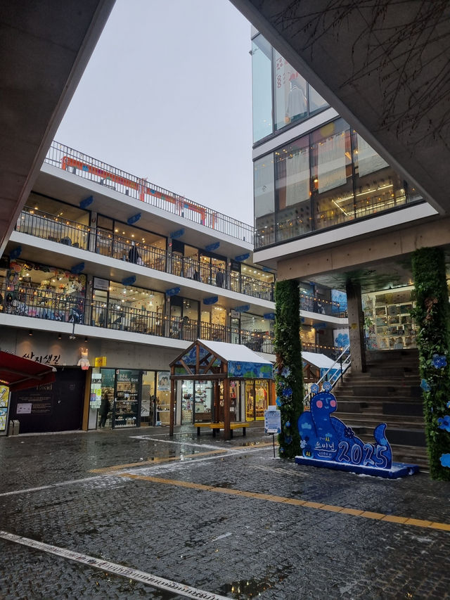 인사동 쌈지길, 전통과 현대의 만남! 🎨