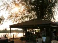คาเฟ่ริมน้ำ Leisure cafe'n bar 