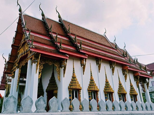 泰國曼谷市中心皇家古跡寺廟:Wat Phleng，適合打卡拍照📸冥想