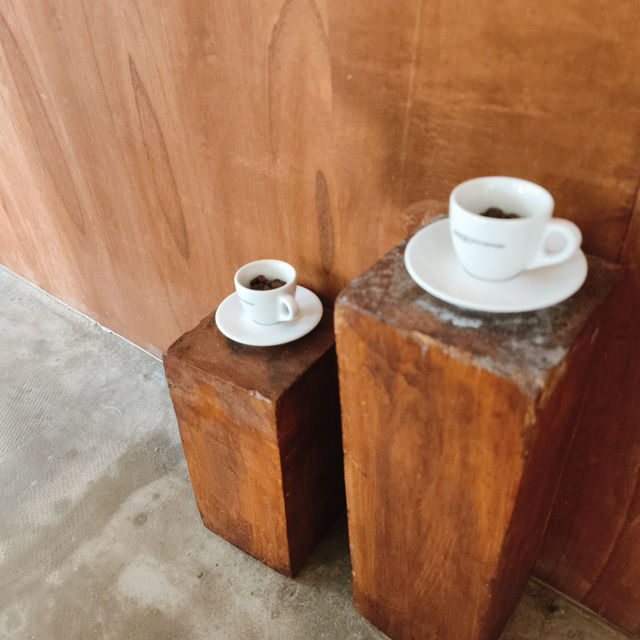 裝修簡潔好chill嘅咖啡店☕️