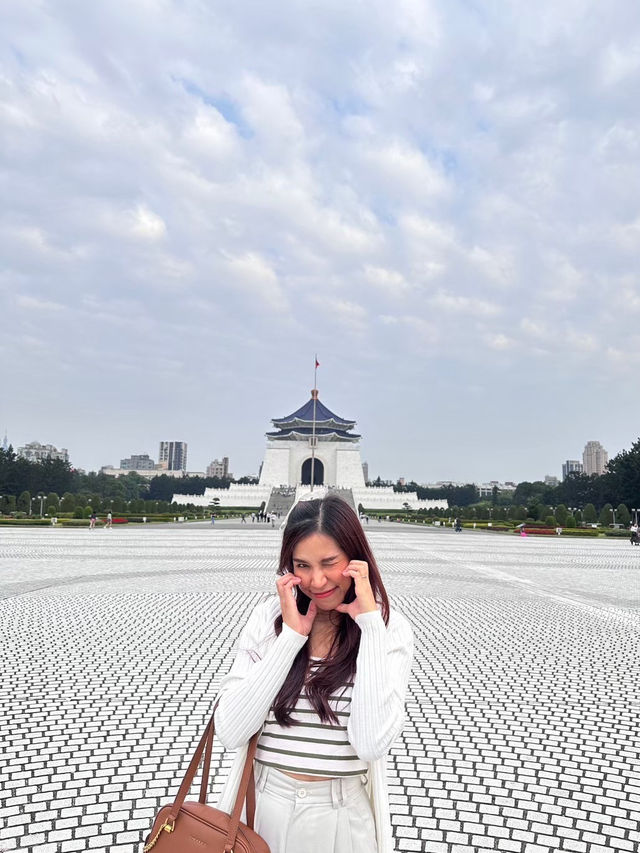 ชมหอรำลึกเจียงไคเช็ค ที่เมืองไทเป ไต้หวัน