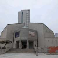 Ewha Womans University & Shopping Street (梨花女子大學與購物街)
