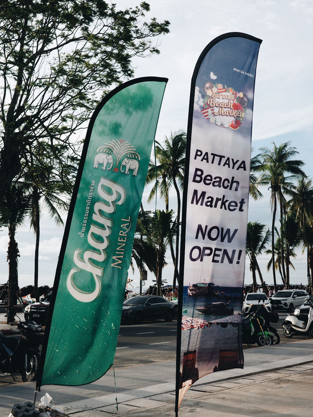 🛍️ **【芭堤雅逛街攻略：海濱城市的購物天堂】** 🌴  