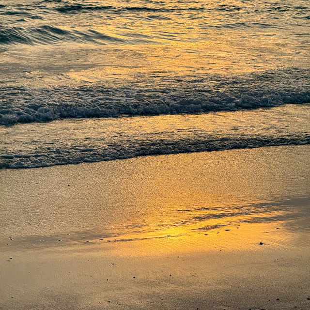 “หาดนางรอง” #สัตหีบ จุดเช็คอินชายหาดใกล้กรุงฯ 🌊🏝️