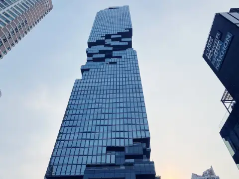 【バンコク天空散歩】マハナコーン・スカイウォークでスリル満点の絶景体験🏙️✨