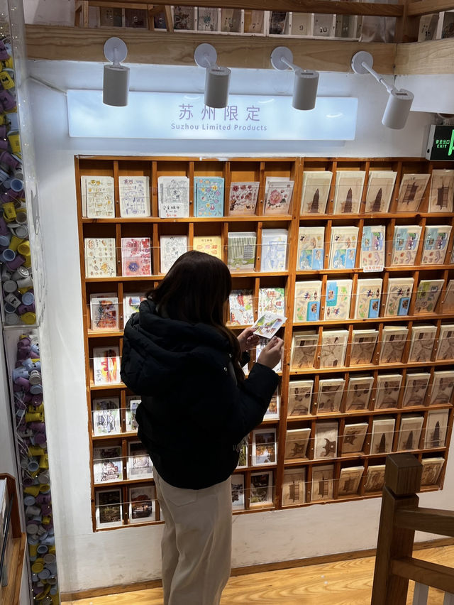A hidden store in PingJiangLu - Momi Café Bookstore