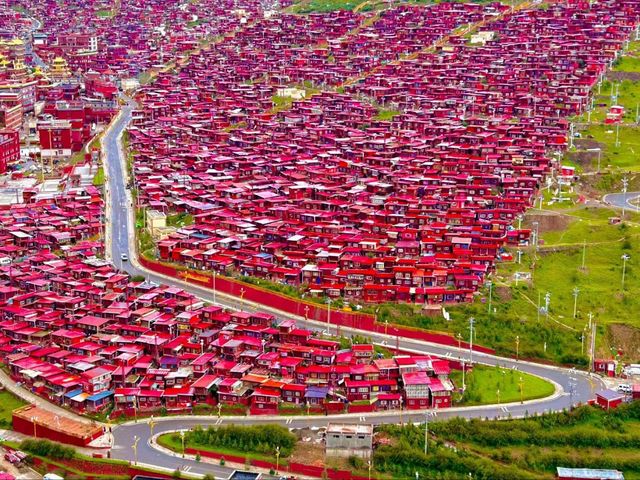 Serthar Buddhist Academy: A Majestic Sanctuary of Tibetan Wisdom