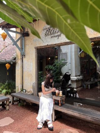 Dábào Concept - serene garden vibes in the heart of Saigon. 🍃☕ 