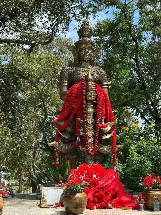 วัดพระแท่นศิลาอาสน์ จังหวัดอุตรดิตถ์ 