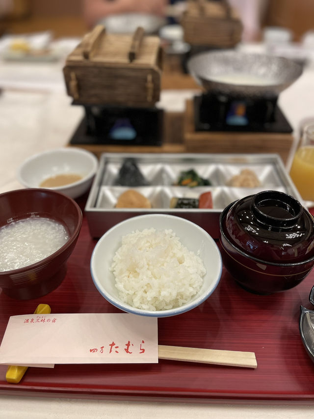 【群馬】 ライトアップされたプール 自分で作る温泉卵
