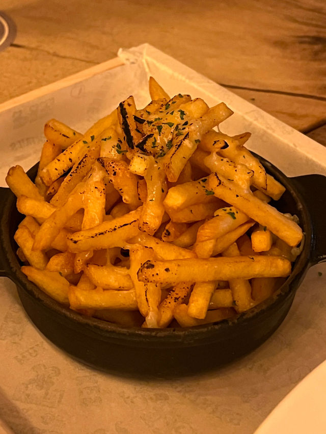 Gravy Baby— vibrant riverside restaurant and bar