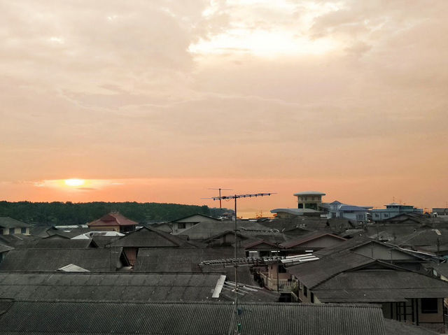 Kukup Laut: Where Stilt Houses, Seafood Feasts & Sunset Karaoke Collide🦀🎤