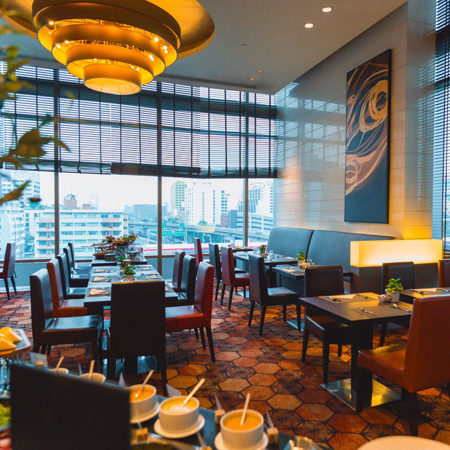 Buffet ในโรงเเรม Fourpoint ติดรถไฟฟ้า อร่อย!