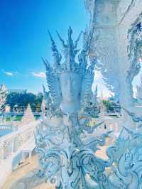 วัดร่องขุ่น (Wat Rong Khun)วัดสีขาวแห่งเดียวของไทย
