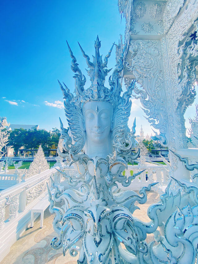 วัดร่องขุ่น (Wat Rong Khun)วัดสีขาวแห่งเดียวของไทย