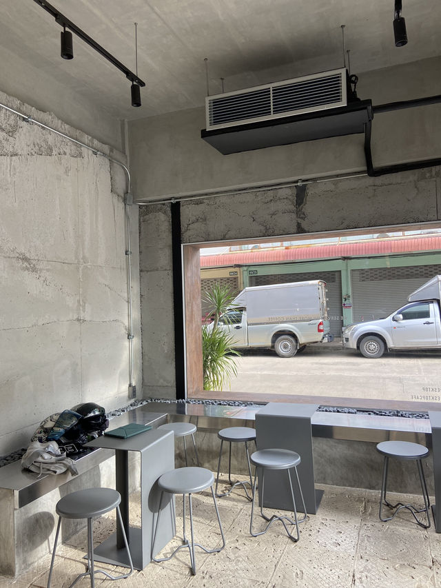 Desktop cafe and Co-working Lopburi 