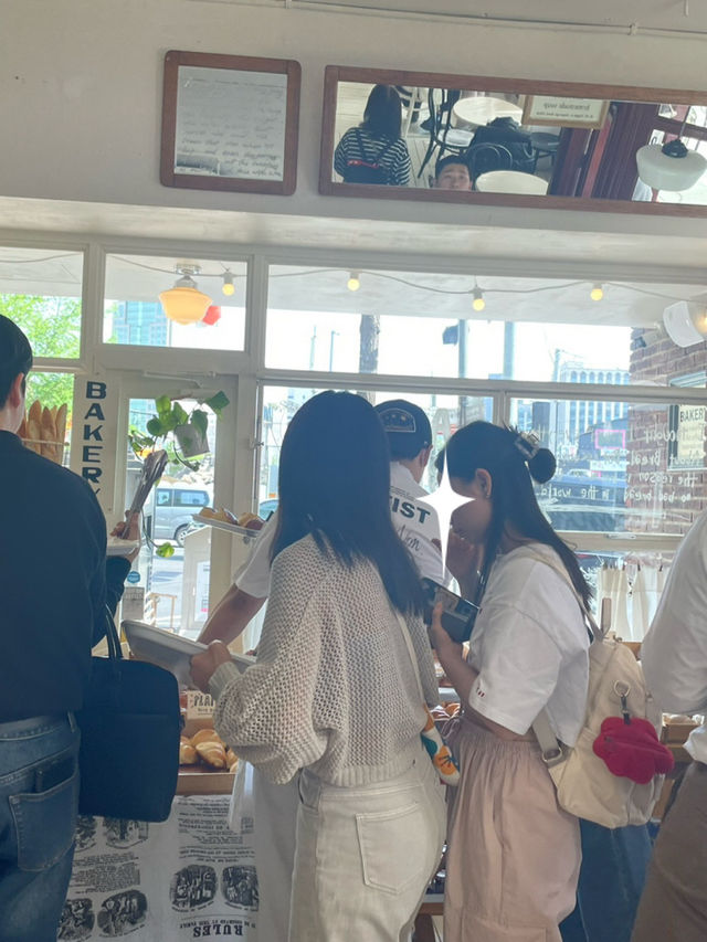 🇰🇷ソウル📍安国駅すぐ！大人気ベーカリーカフェ🥖「ARTIST BAKERY」✨