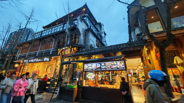 Wide and Narrow Alleys in Chengdu