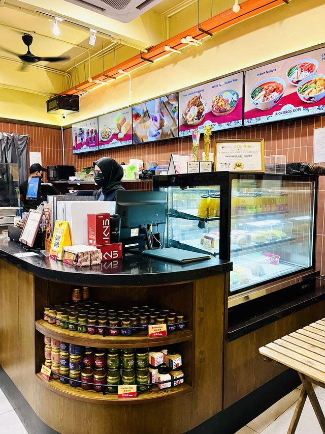 Luck Bros Kopi Petaling Street: A Local Favorite for Late-Night Malaysian Comfort Food