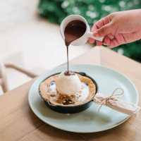 Something Journey : คาเฟ่และร้านอาหารริมทะเลสาบ