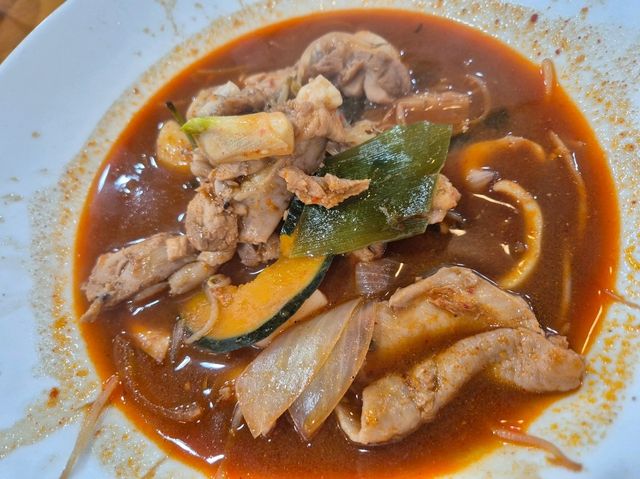 국물에 끓여먹는 물닭갈비 맛집
