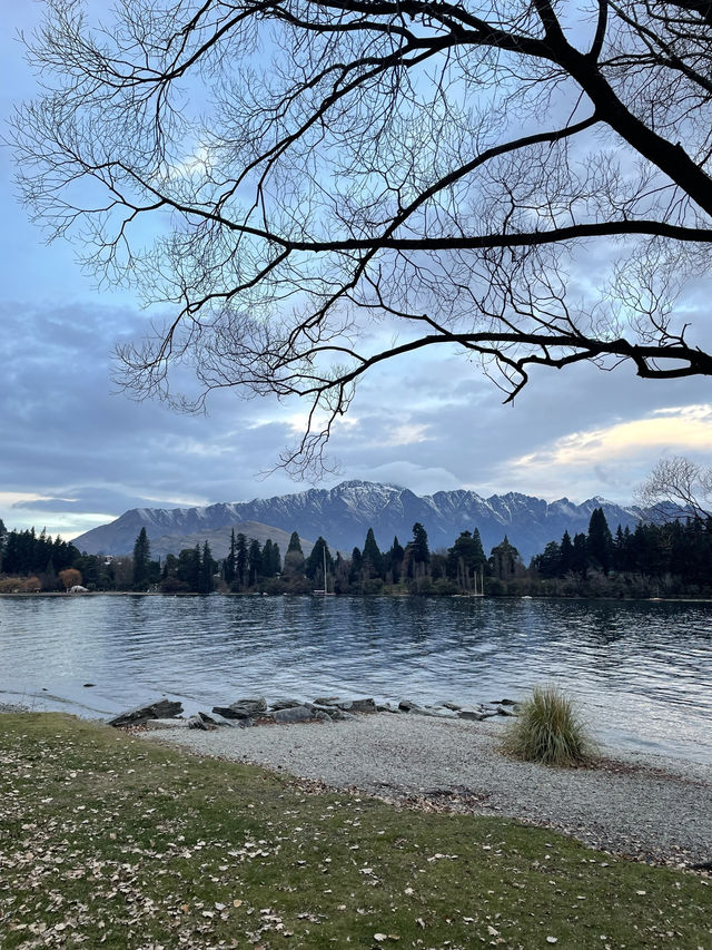 紐西蘭🇳🇿Queenstown 小鎮河邊景色如畫🏔️🦆