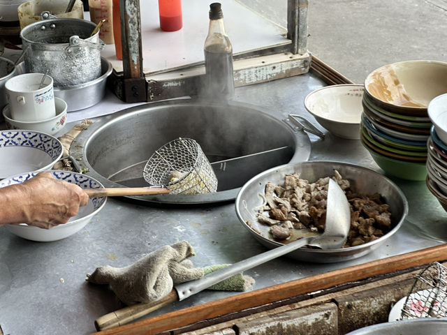 ป้าเจี๊ยบก๋วยเตี๋ยวเนื้อ(เจ๊กงัก) เจ้าแรกเมืองเพชร