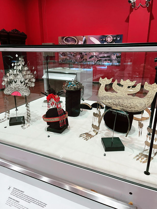 💎 Ratna Sari Gallery: Dazzling Display of Malaysia’s Cultural Jewels