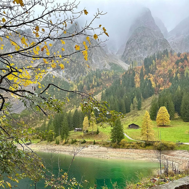 🏔️ *"Alpine Serenity: A Blissful Escape to Lake Gosau’s Emerald Shores"* 🌲💎