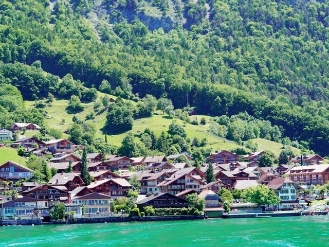 🌊 Lake Thun – A Mirror Between the Alps and the Sky
