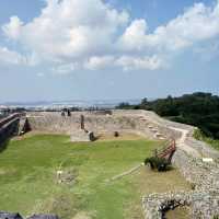 🏯【沖繩中城城跡】世界遺產評測：石牆博物館 × 護佐丸悲劇舞台 × 360度絕景！