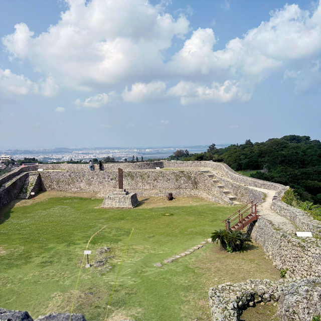 🏯【沖繩中城城跡】世界遺產評測：石牆博物館 × 護佐丸悲劇舞台 × 360度絕景！