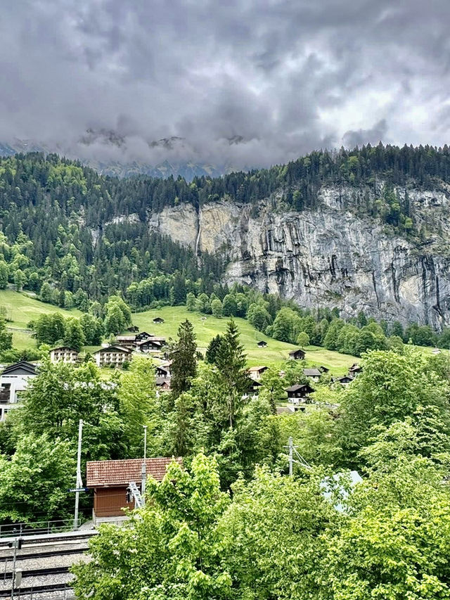 走訪瑞士知名的瀑布小鎮～勞特布龍嫩Lauterbrunnen