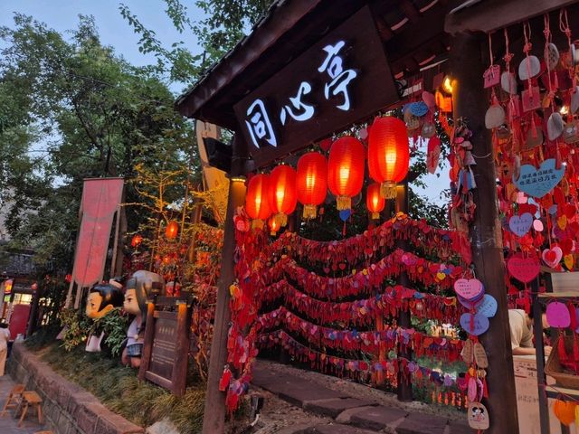 Where Old Meets Gold ✨🍜 – Jinli Old Street, Chengdu