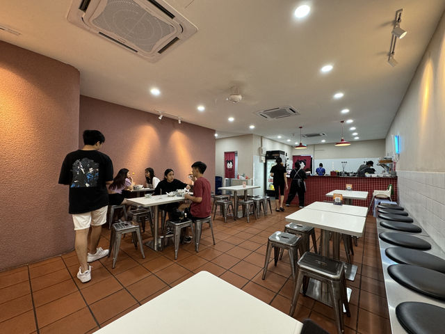 🍧 Sweet Traditions with a Modern Touch at Sik Thong Ba 🥣