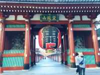 清晨沒有遊客到訪的 ….淺草 雷門寺  