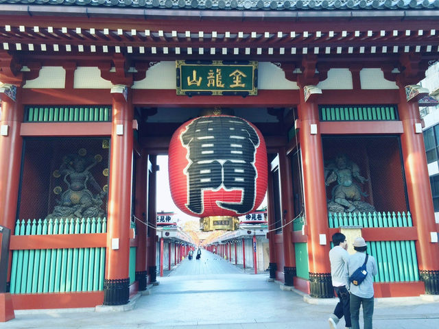 清晨沒有遊客到訪的 ….淺草 雷門寺  