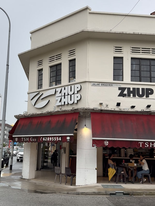 Michelin Bib Eatery Zhup Zhup Upsizes Their Bestsellers With Tiger Prawns and Claypot Wok Hei