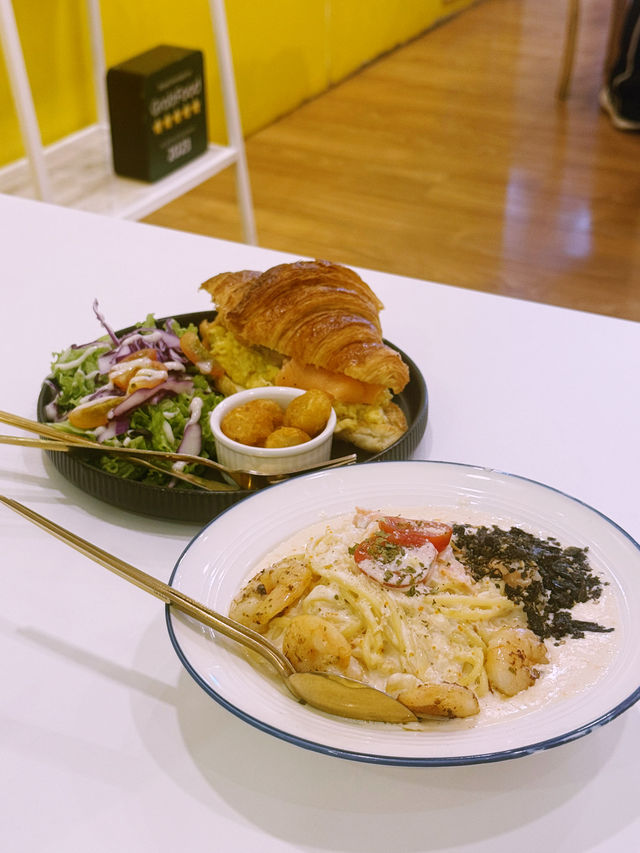 🥪☀️ Breakfast Done Right at Hou Hou Sandwich Bar