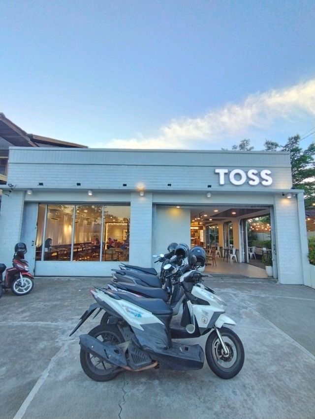 🤤 Craving Alert: Coconut Rice Rendang Perfection at Toss Cafe Restaurant! 🤤