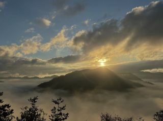 【竹田城跡】雲海に浮かぶ“天空の城”で、幻想的な絶景旅を体験🌄✨
