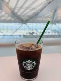 飛行機✈️と本が楽しめるスタバ☕️は羽田空港第2ターミナル⟡.·