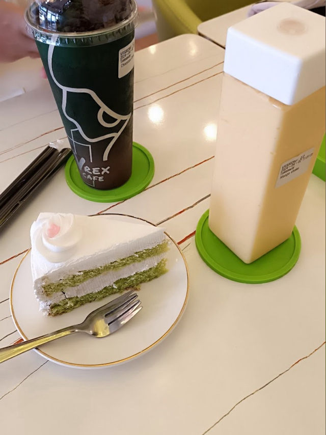 Chill Vibes at Vrex Cafe Semporna!